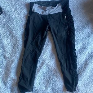 Lululemon low rise cropped leggings size 4
